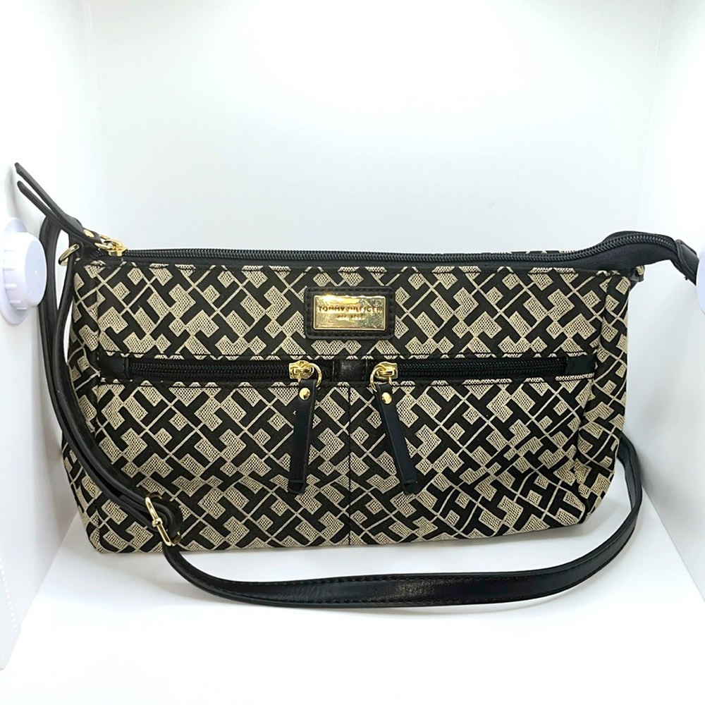 Tommy Hilfiger Monogramme Logo Crossbody Bag Black Tan Gold Tone Classic Preppy